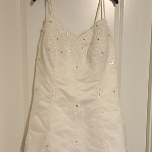 JJ's House Hong Kong off white wedding dress